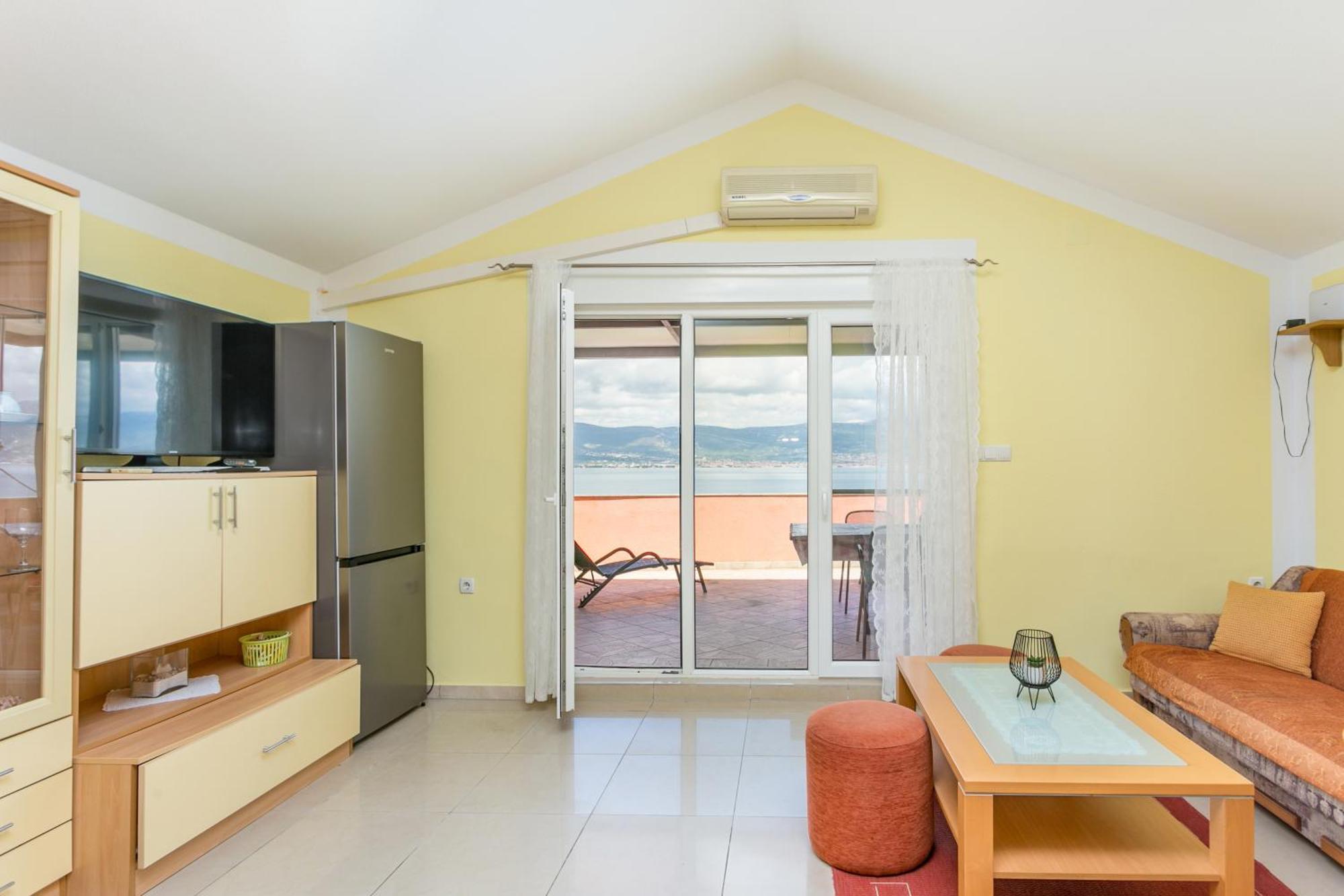 Apartments By The Sea Slatine, Ciovo - 11126 객실 사진