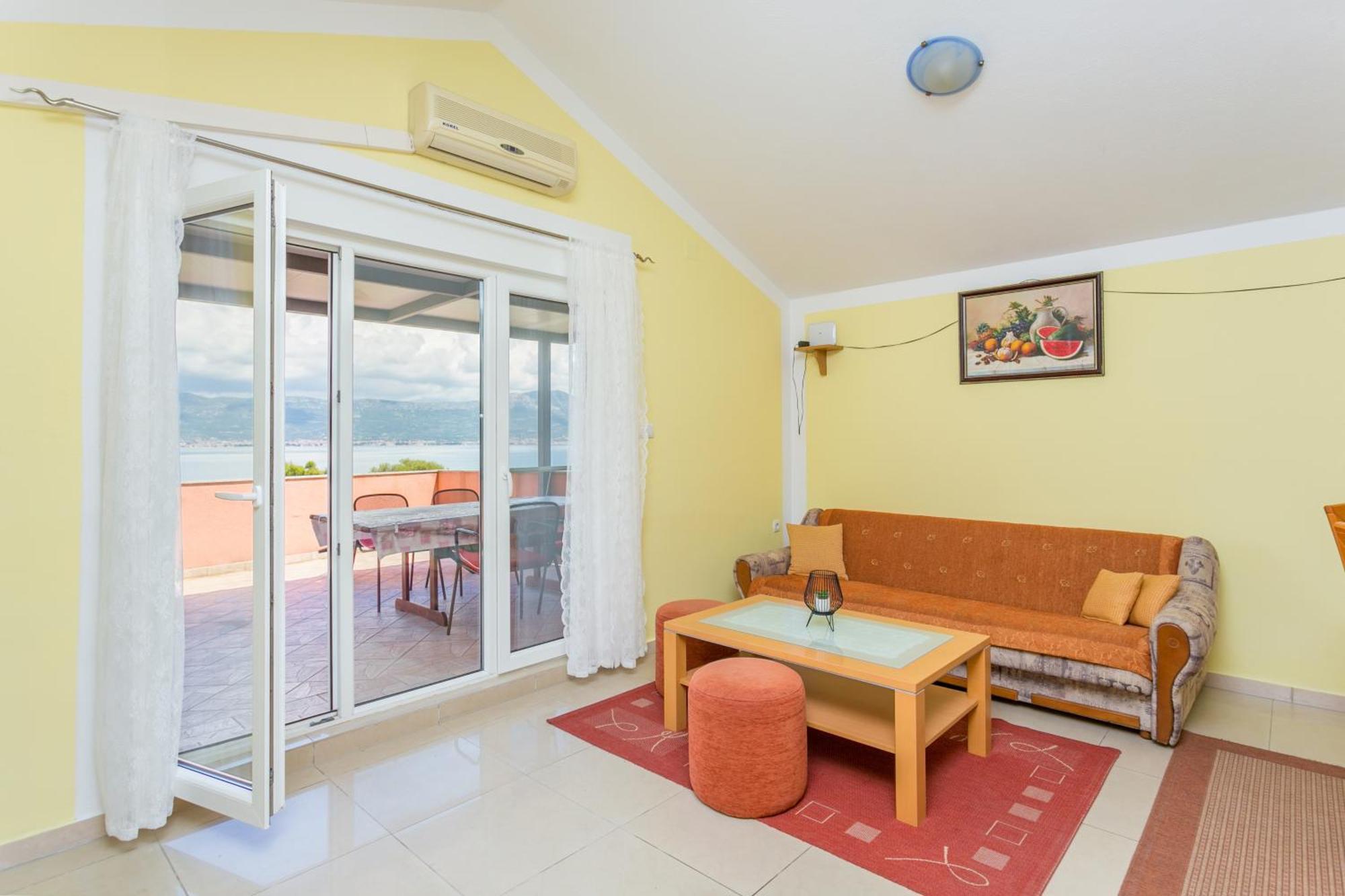 Apartments By The Sea Slatine, Ciovo - 11126 객실 사진